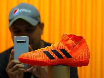 Product content for football boots